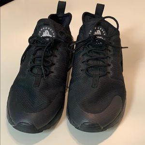 Air Huarache by Nike shoes size 9.5